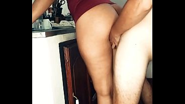 The scandal of Samah's bitch with the realtor in the kitchen. Bring them, you pussy, into my pussy. Oh, you pimp, you've got me excited.